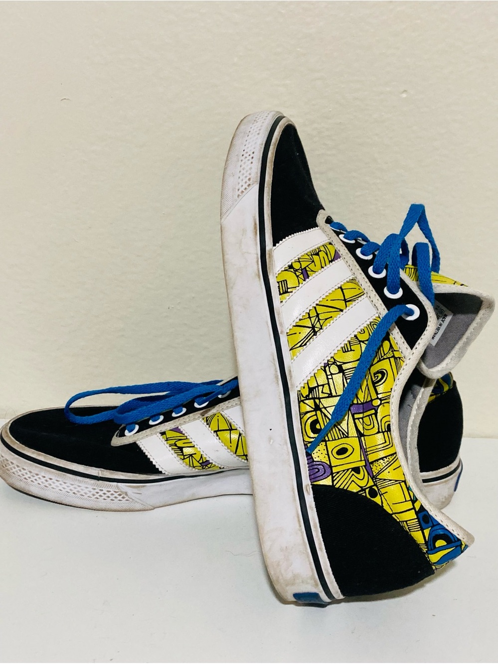 adidas Men’s Streetwear 11 1/2 Black & Blue Lace-Up Gently Used‎ Sneakers